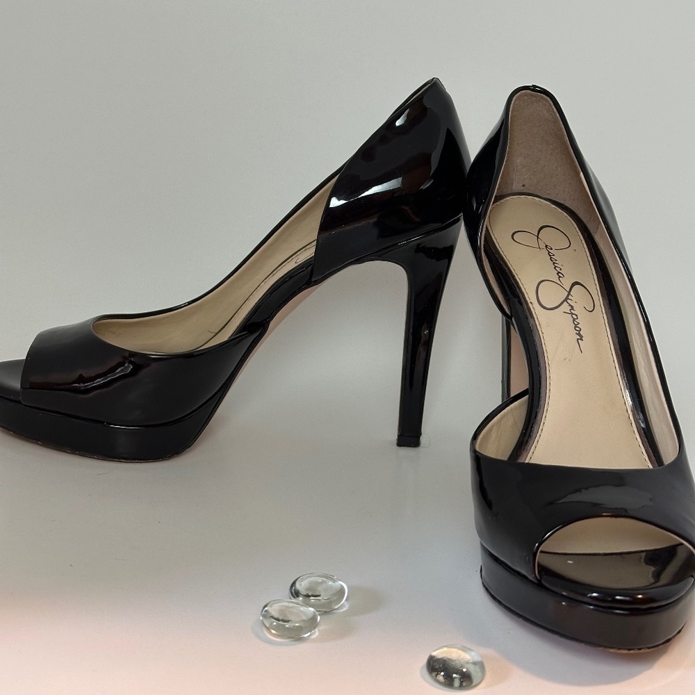 Jessica Simpson Black Patent Leather Heels – Chic & Timeless